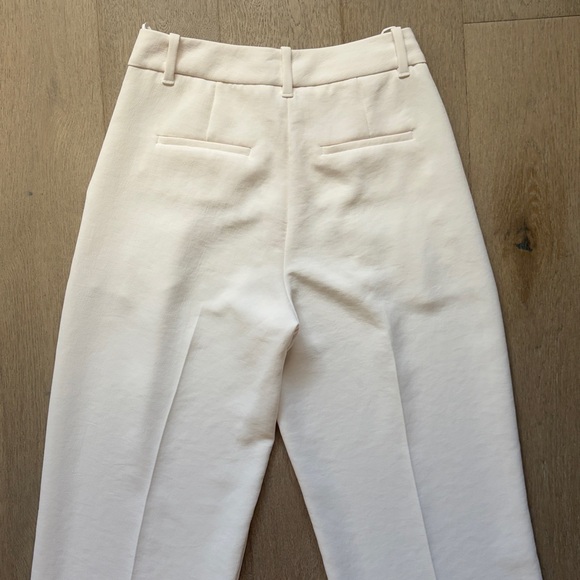 EUC aritzia effortless pant crepette CURVE FIT size 4 light birch - Picture 12 of 15